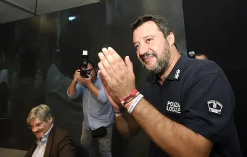 Salvini in tackle: "Il Milan è imbarazzante. Al derby ne prendiamo tre o quattro"
