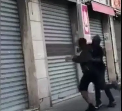 Lite tra immigrati per l’elemosina: paura a Castellammare di Stabia