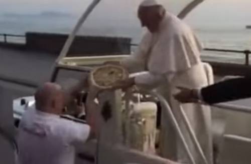 Arrestato il "pizzaiolo del Papa". L'accusa è di truffa agli anziani