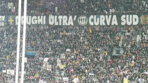 Juve, la protesta dei tifosi: niente trasferta a Madrid