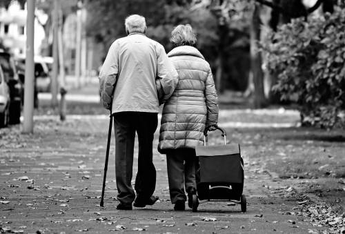 Germania, un rapporto rivela: "I pensionati tedeschi diventeranno sempre più poveri"