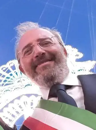 Sindaco del Leccese si sente male e muore per strada