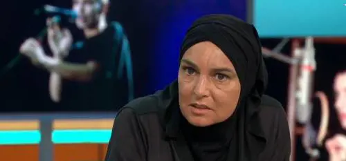 Sinead O’Connor: "Prince prima cercò di picchiarmi poi mi inseguì in auto"