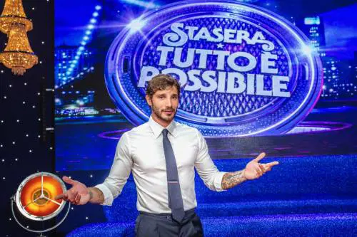 Stefano De Martino debutta a Stasera tutto è possibile