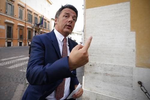 Renzi mollato dai "suoi" sindaci: "Non si sbatte la porta di casa"
