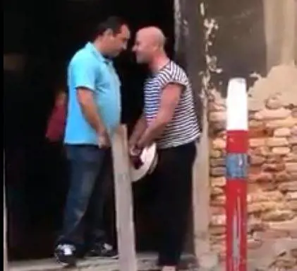 Il turista aggredisce ​il gondoliere per un selfie