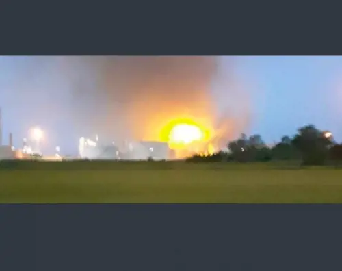 Sannazzaro de' Burgondi, paura alla raffineria Eni: esplosione poi le fiamme