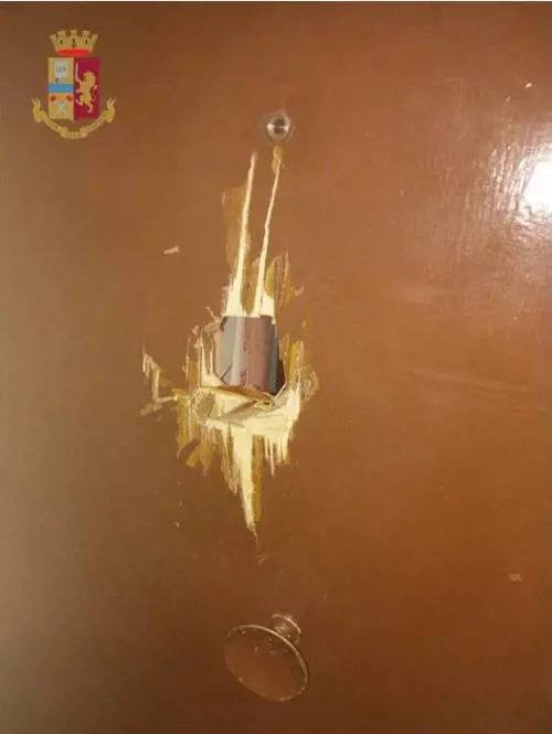 Taranto, si barrica in casa e minaccia di far esplodere il palazzo