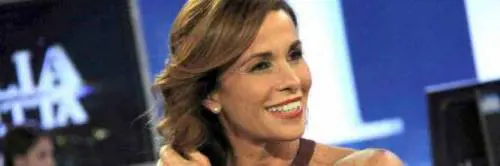 Il topless involontario di Cristina Parodi non passa inosservato ai paparazzi