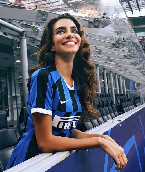 Jessica Kahawaty, la sexy modella australiana con l'Inter nel cuore