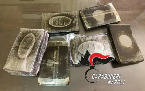 San Giovanni a Teduccio, in giro con 7 panetti di hashish sul sedile