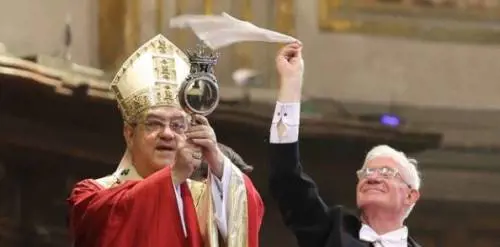 Si ripete il prodigio di San Gennaro: sciolto il sangue nelle ampolle