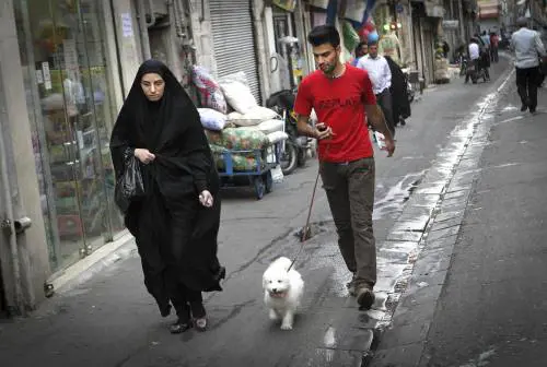 Svolta (a metà) in Iran: donne allo stadio per il calcio
