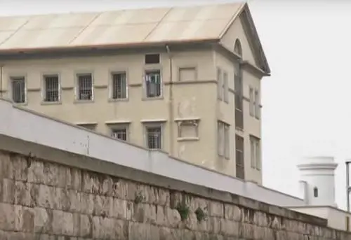 Taranto, nigeriano semina panico in strada: botte, sputi e minacce