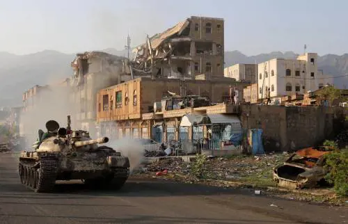 Sauditi rispondono agli Houthi: lanciata l'offensiva su Hodeidah