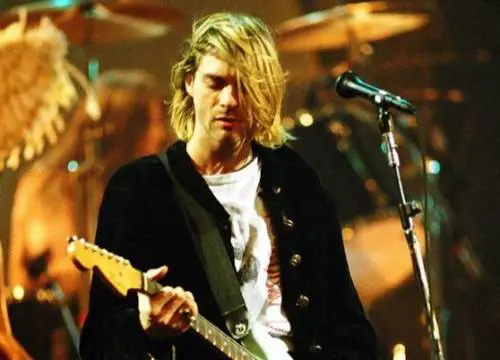 La capsule collection coi disegni di Kurt Cobain