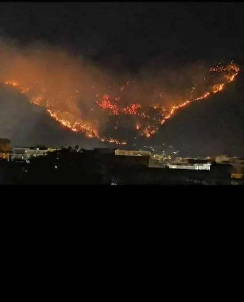 Sarno, evacuate 200 persone per un vasto incendio