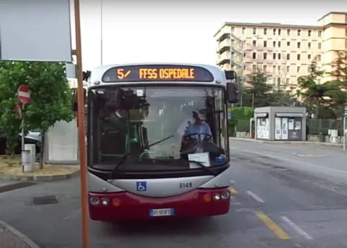 Savona, pugni al controllore: fermato senegalese senza biglietto 