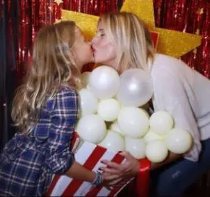 Alessia Marcuzzi festeggia gli 8 anni di Mia con un party in puro stile cinema