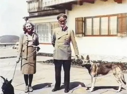 L'intimo di Eva Braun è stato venduto all'asta 