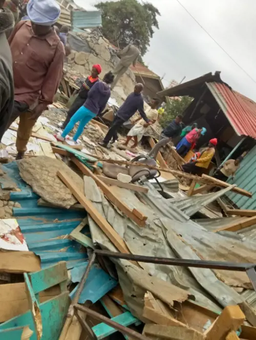 Nairobi, crolla una scuola
