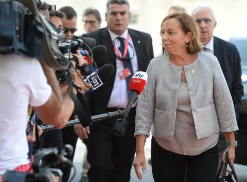 Migranti, arriva l'eurobidone: "Rotazione dei porti volontaria"