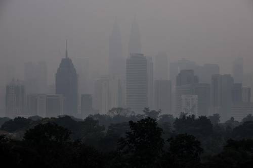 Nube tossica e aria irrespirabile: così la Malesia sta soffocando