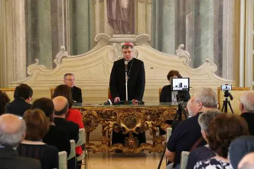 Il vescovo Lorefice a Lampedusa: "Non alzate muri. Sono i prediletti di Dio"