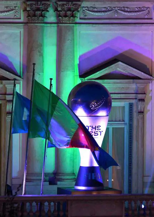 L'asse Fifa-Qatar salva cento afghani