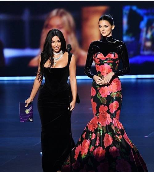 Figuraccia per le Kardashian agli Emmy Awards 2019