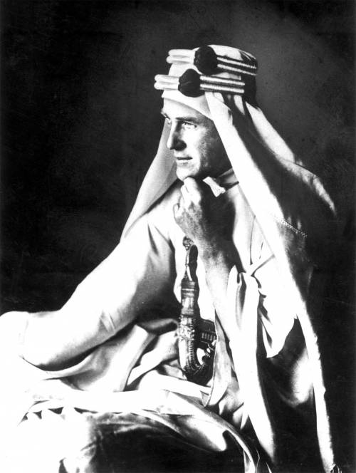 Il secolo lunghissimo di Lawrence d'Arabia. L'uomo che sognò un Medio Oriente libero