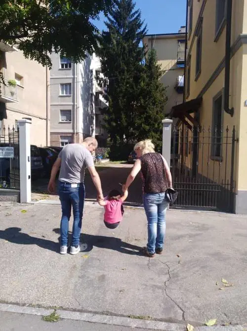 La bimba portata via da casa dai finti operatori dell'Enpa è tornata dai suoi genitori