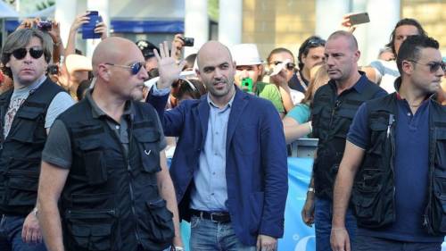 Liberiamo la scorta da Saviano