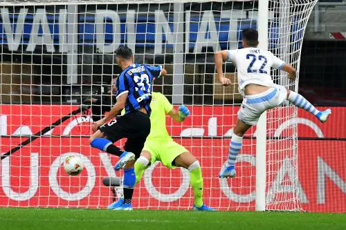 L'Inter non prende mai gol. Basta una testata per la quinta