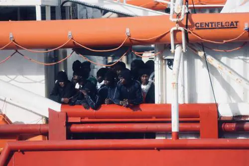 E ora il Pd chiede lo sbarco dei migranti a bordo della Ocean Viking