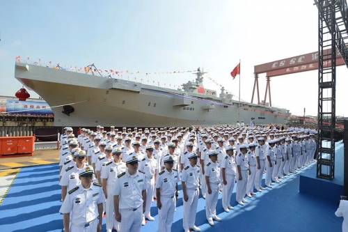La Cina vara la sua prima nave d'assalto anfibio