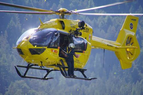 Brescia, muore mentre va a funghi: volo di 200 metri