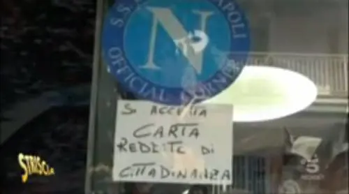 Napoli, gadget della squadra di calcio comprati con il reddito di cittadinanza