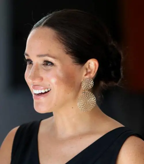 Il segreto di Meghan Markle? Le sue scarpe (sempre un numero più grande)