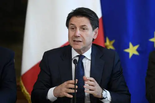 Salvini inguaia Conte: "Interrogazione su presunti conflitti di interessi"
