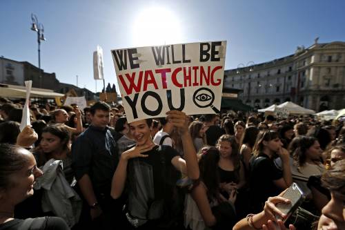 Roma, gli studenti in piazza per il clima