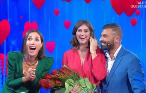 Gelo in studio a Vieni da Me: Giovanni Conversano chiede la mano della compagna ma lei non dice "sì"
