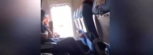 Cina, apre portellone aereo: "Volevo un po' d'aria fresca"