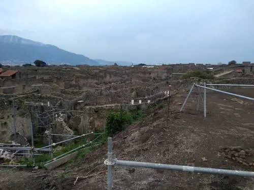 La truffa del finto poliziotto: così rapinava i turisti a Pompei