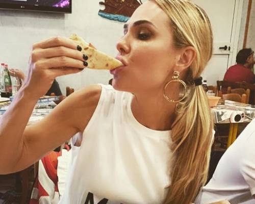Ilary Blasi come la Ferragni, il web ​si scatena: "La pizza che si rigenera?"
