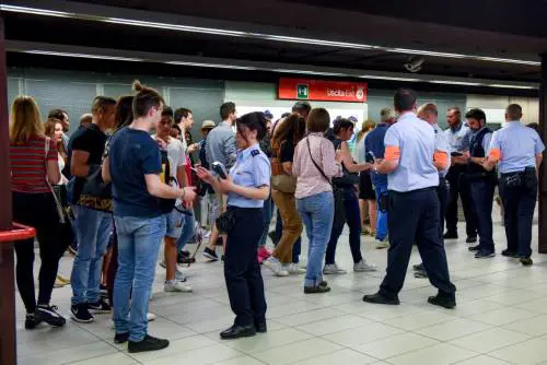 Controllore rincorso e picchiato da marocchino senza biglietto