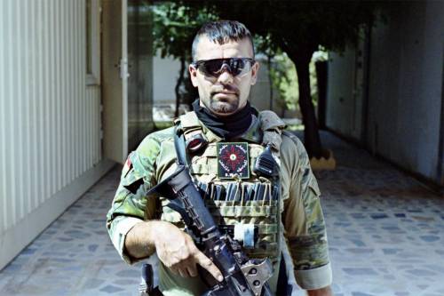 Nella base delle forze speciali che danno la caccia ai jihadisti