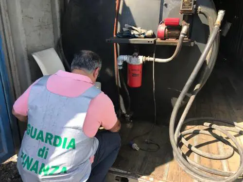 Oltre 10mila litri di gasolio di contrabbando: il traffico ad Altamura