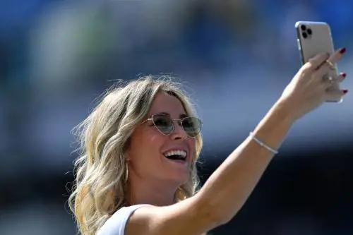 Napoli, i tifosi impazziscono per Diletta Leotta: "Fuori le t...". Ma lei li "boccia"