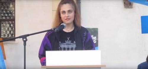 Marla, la anti-Greta che denuncia le violenze degli immigrati